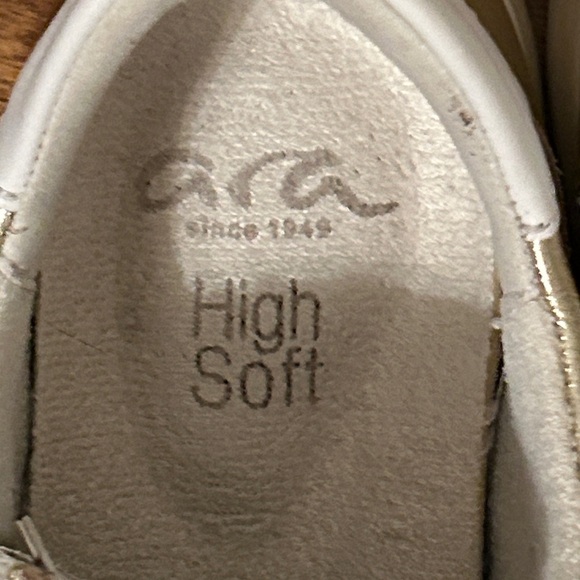 HOST PICK! 🎉Ara Gold High Soft Women's Side Zip Sneakers, size 7 - Picture 5 of 6